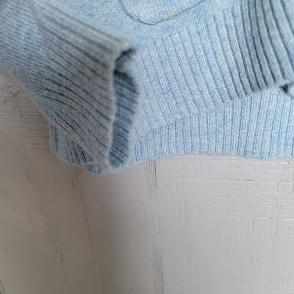 L.L. Bean Women's Lamb's Wool Blend V-Neck Cardigan Sweater. Size L - Picture 2 of 4